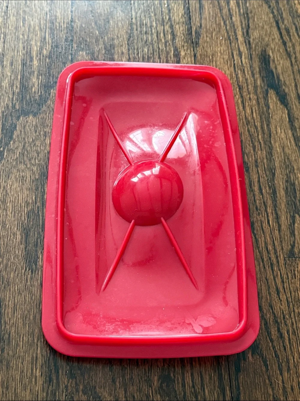 Xtrema Red silicone suction Rectangular Lid for a loaf pan